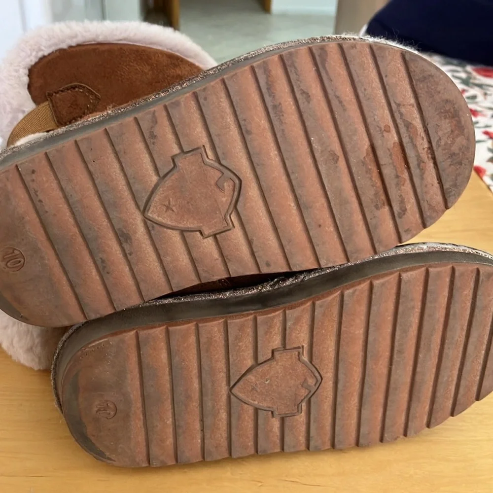 Little girl winter boots used tan with furry lining‎ size 10